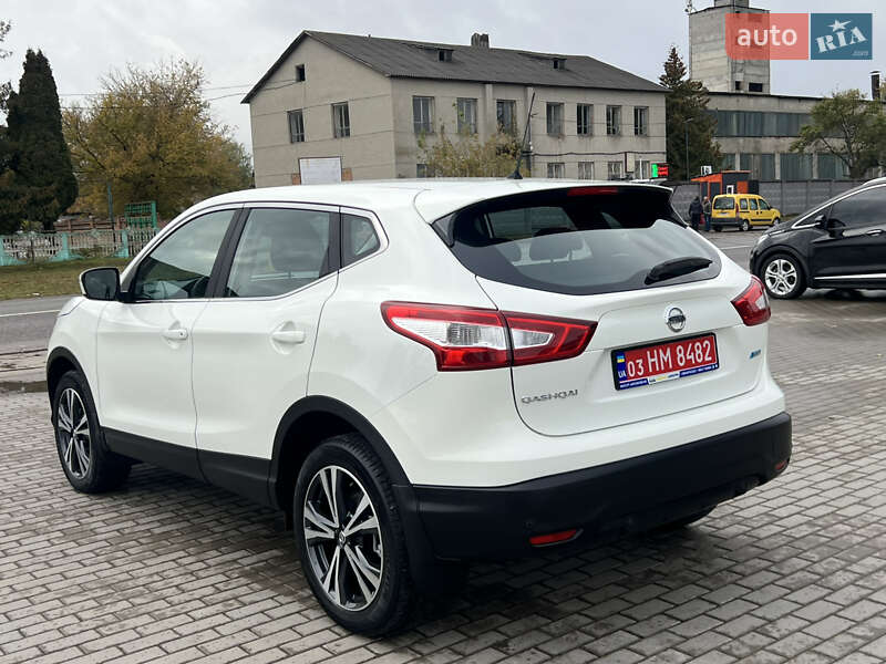 Внедорожник / Кроссовер Nissan Qashqai 2015 в Лопатине