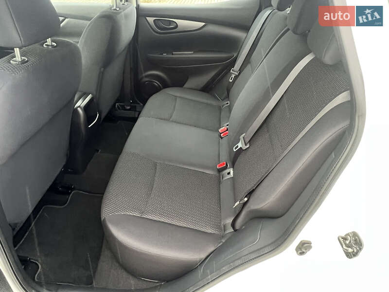 Внедорожник / Кроссовер Nissan Qashqai 2015 в Лопатине