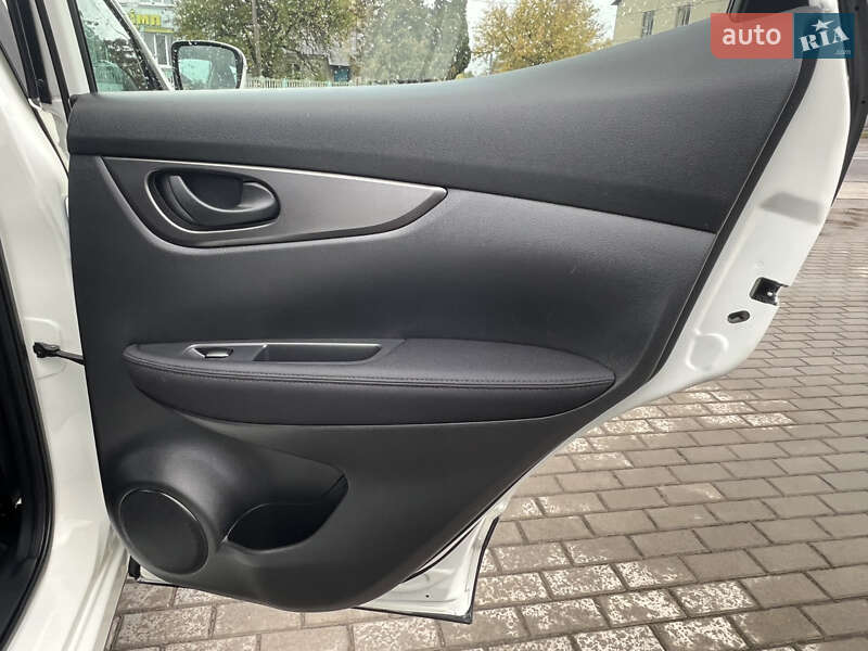 Внедорожник / Кроссовер Nissan Qashqai 2015 в Лопатине