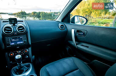 Внедорожник / Кроссовер Nissan Qashqai 2012 в 