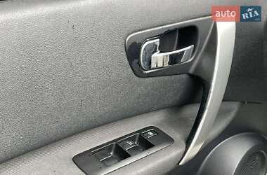 Внедорожник / Кроссовер Nissan Qashqai 2012 в 