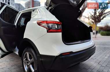 Позашляховик / Кросовер Nissan Qashqai 2019 в 