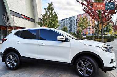 Позашляховик / Кросовер Nissan Qashqai 2019 в 