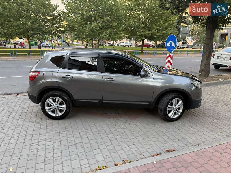 Внедорожник / Кроссовер Nissan Qashqai 2011 в Могилев-Подольске