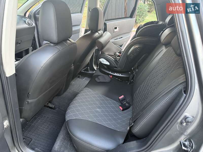 Внедорожник / Кроссовер Nissan Qashqai 2011 в Могилев-Подольске