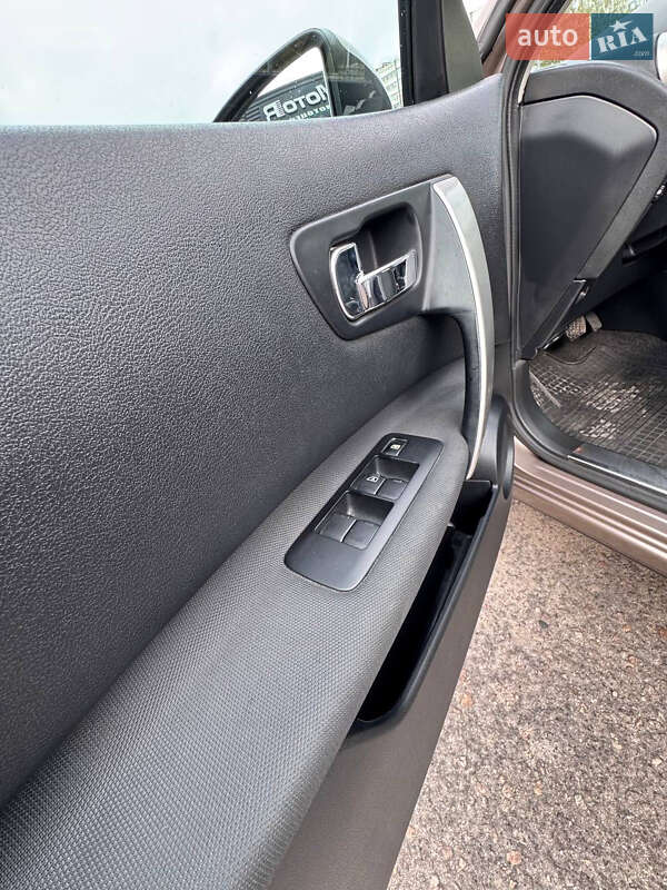 Позашляховик / Кросовер Nissan Qashqai 2012 в Запоріжжі фото 16 Позашляховик / Кросовер Nissan Qashqai 2012 в Запоріжжі