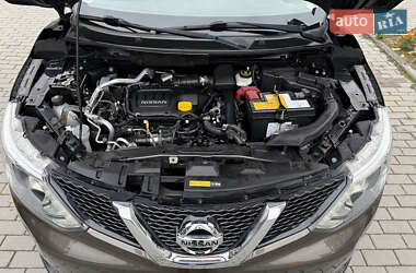 Внедорожник / Кроссовер Nissan Qashqai 2015 в 