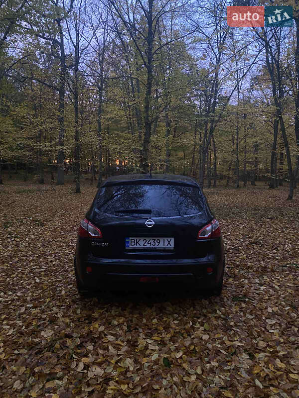 Внедорожник / Кроссовер Nissan Qashqai 2010 в Дубно
