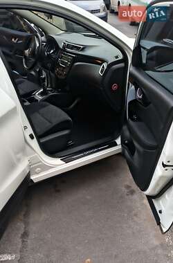 Внедорожник / Кроссовер Nissan Qashqai 2014 в 