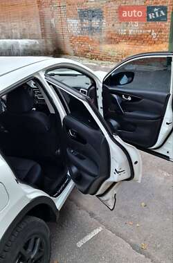 Внедорожник / Кроссовер Nissan Qashqai 2014 в 