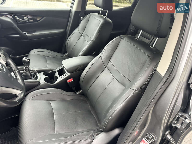 Позашляховик / Кросовер Nissan Qashqai 2016 в Луцьку