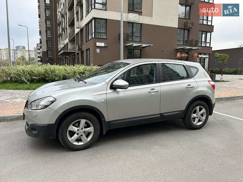 Внедорожник / Кроссовер Nissan Qashqai 2012 в 