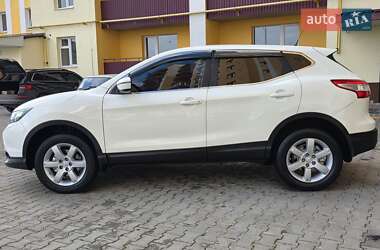 Внедорожник / Кроссовер Nissan Qashqai 2014 в 