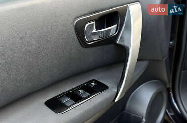Позашляховик / Кросовер Nissan Qashqai 2012 в  фото 9 Позашляховик / Кросовер Nissan Qashqai 2012 в