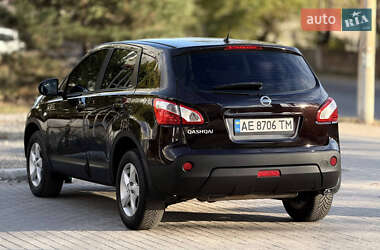 Позашляховик / Кросовер Nissan Qashqai 2012 в  фото 18 Позашляховик / Кросовер Nissan Qashqai 2012 в