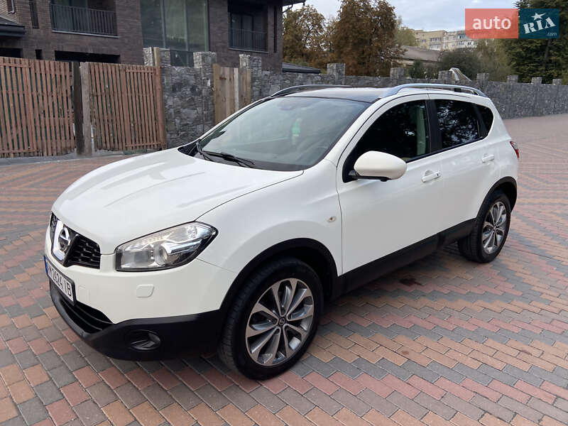 Внедорожник / Кроссовер Nissan Qashqai 2012 в 