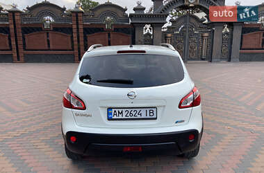 Внедорожник / Кроссовер Nissan Qashqai 2012 в 