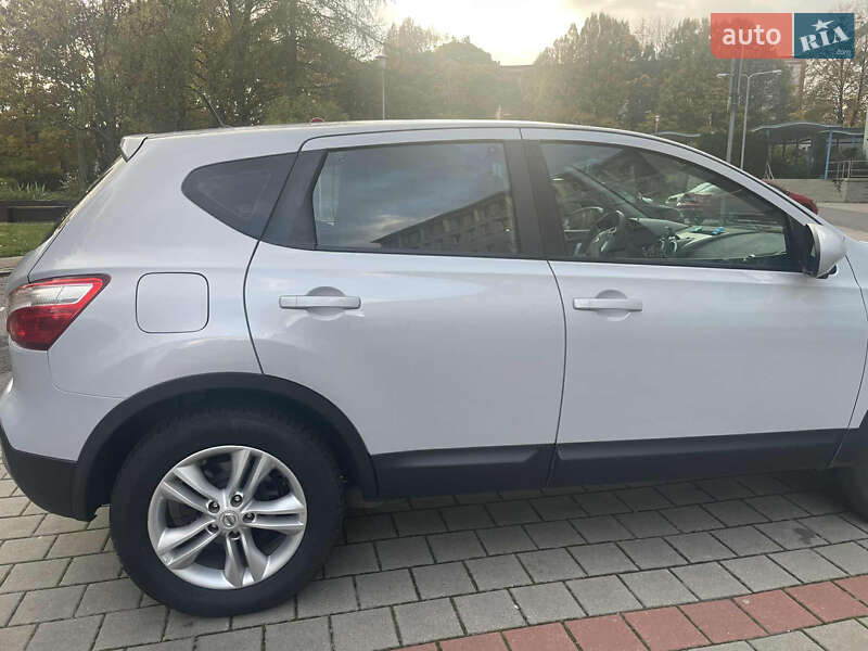 Позашляховик / Кросовер Nissan Qashqai 2011 в Терновому