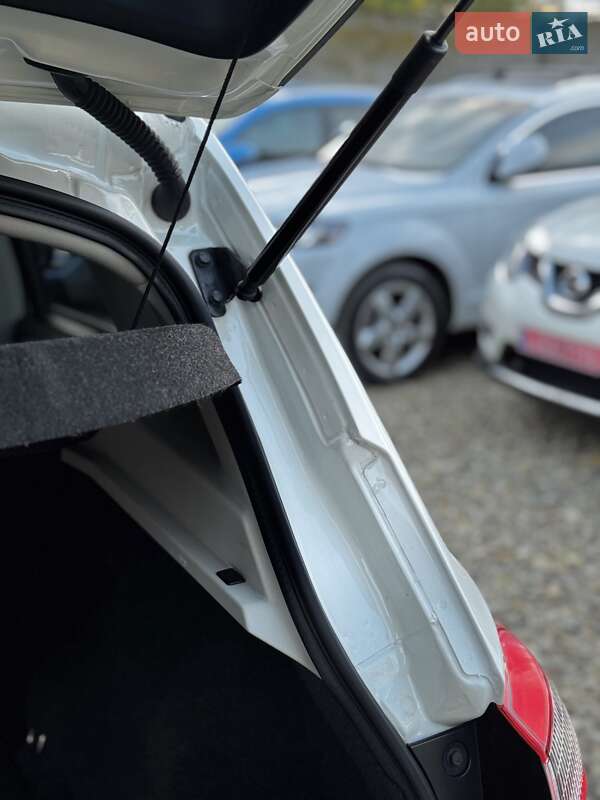 Внедорожник / Кроссовер Nissan Qashqai 2012 в Стрые