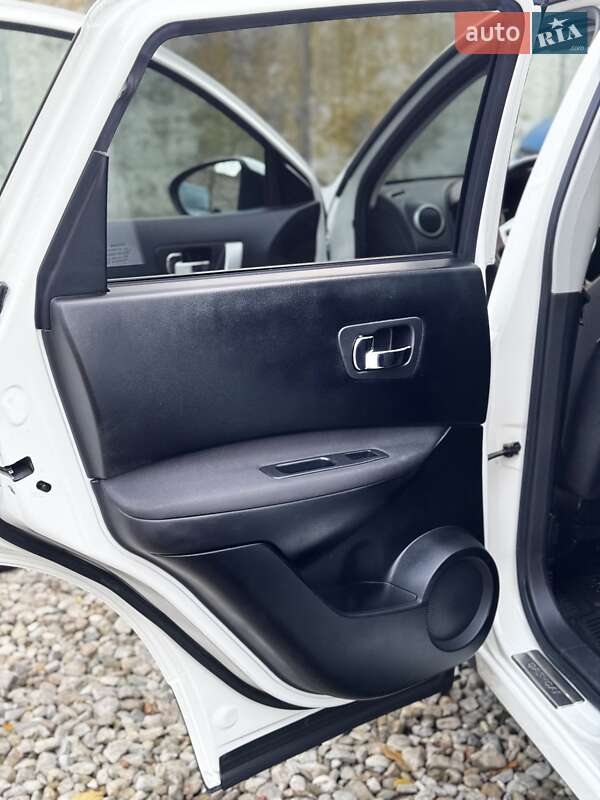 Внедорожник / Кроссовер Nissan Qashqai 2012 в Стрые