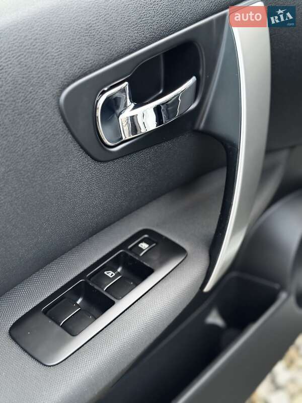 Внедорожник / Кроссовер Nissan Qashqai 2012 в Стрые