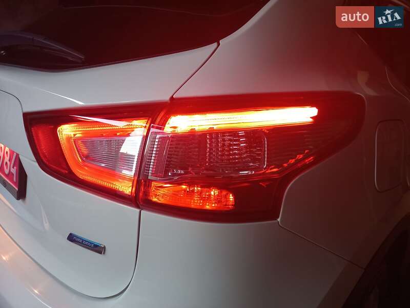 Позашляховик / Кросовер Nissan Qashqai 2015 в Тернополі фото 24 Позашляховик / Кросовер Nissan Qashqai 2015 в Тернополі