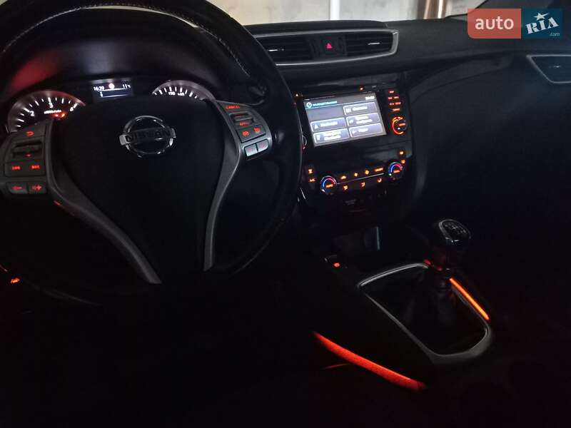 Позашляховик / Кросовер Nissan Qashqai 2015 в Тернополі фото 29 Позашляховик / Кросовер Nissan Qashqai 2015 в Тернополі