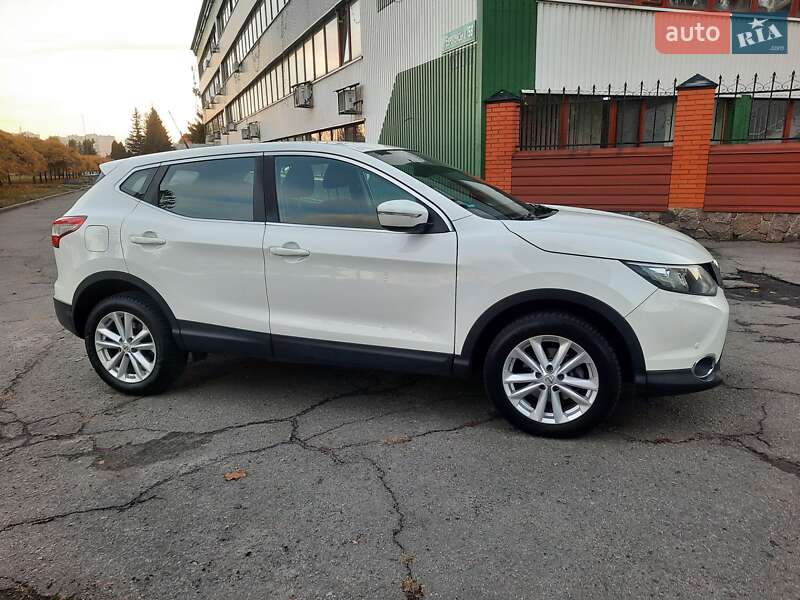 Внедорожник / Кроссовер Nissan Qashqai 2014 в Полтаве