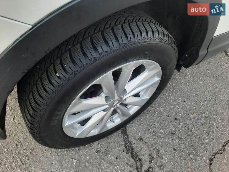 Внедорожник / Кроссовер Nissan Qashqai 2014 в Полтаве