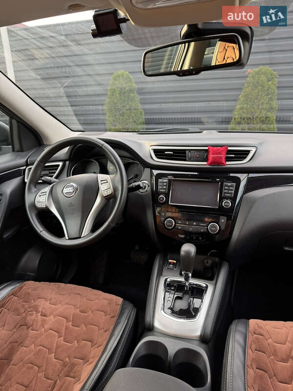 Внедорожник / Кроссовер Nissan Qashqai 2015 в Ивано-Франковске