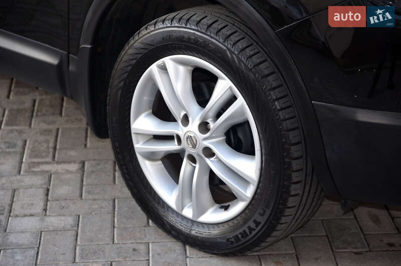 Внедорожник / Кроссовер Nissan Qashqai 2011 в Ромнах