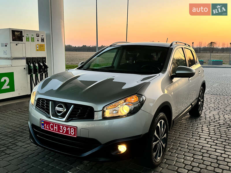 Внедорожник / Кроссовер Nissan Qashqai 2012 в Стрые