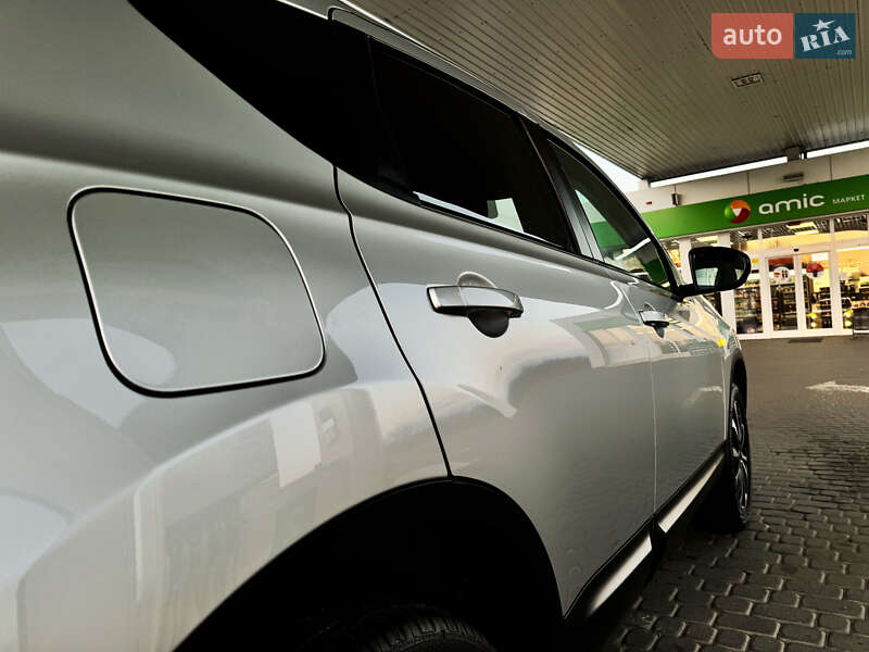 Внедорожник / Кроссовер Nissan Qashqai 2012 в Стрые