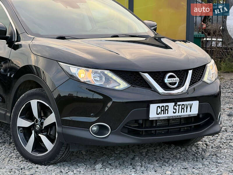 Позашляховик / Кросовер Nissan Qashqai 2015 в Стрию