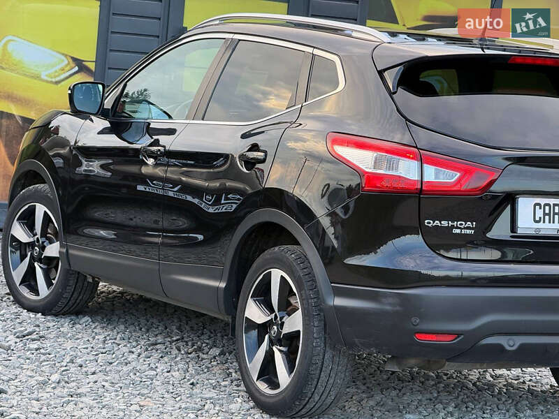 Позашляховик / Кросовер Nissan Qashqai 2015 в Стрию