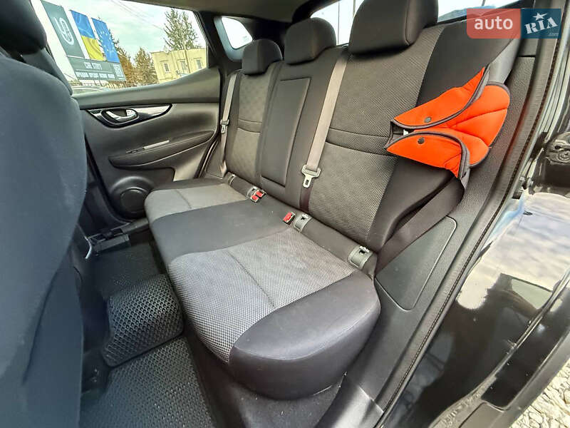 Позашляховик / Кросовер Nissan Qashqai 2015 в Стрию