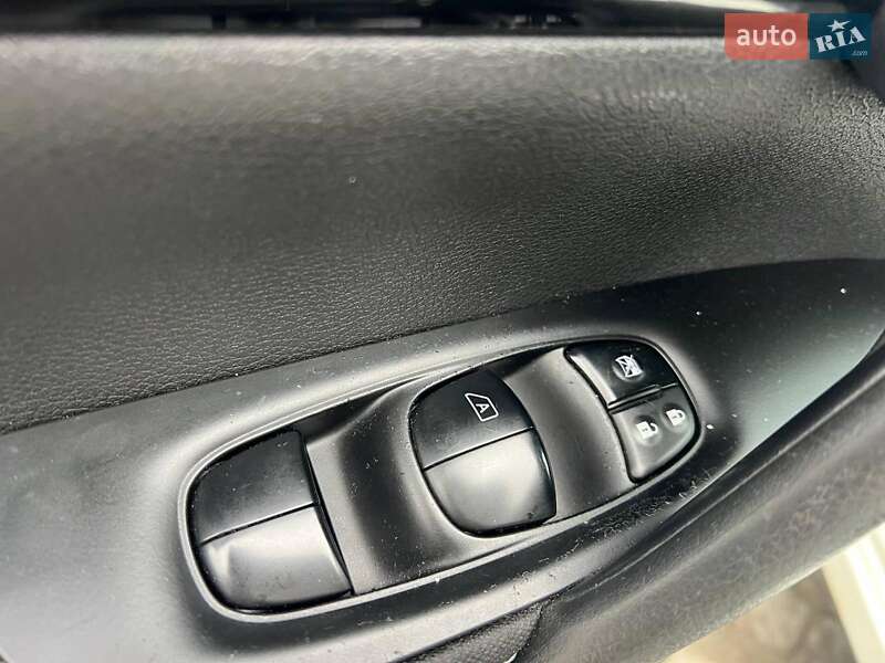 Внедорожник / Кроссовер Nissan Qashqai 2017 в Львове фото 16 Внедорожник / Кроссовер Nissan Qashqai 2017 в Львове