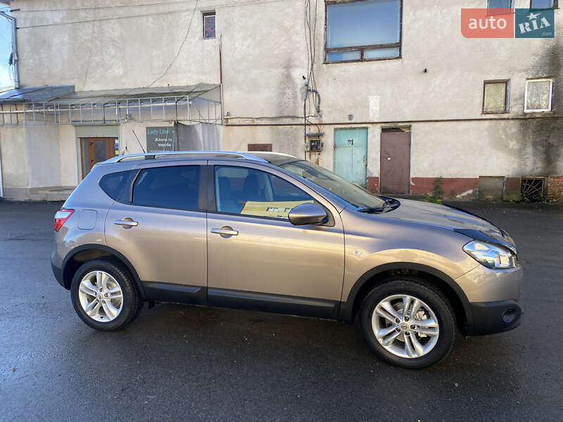 Внедорожник / Кроссовер Nissan Qashqai 2010 в Ивано-Франковске