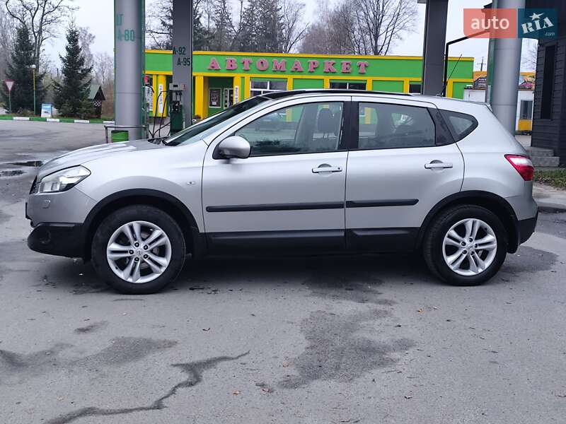 Внедорожник / Кроссовер Nissan Qashqai 2010 в Звягеле
