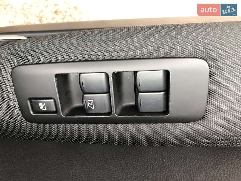 Позашляховик / Кросовер Nissan Qashqai 2012 в Житомирі