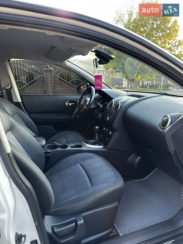 Внедорожник / Кроссовер Nissan Qashqai 2010 в Кицмани