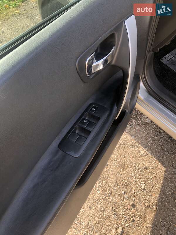 Внедорожник / Кроссовер Nissan Qashqai 2008 в Черкассах фото 11 Внедорожник / Кроссовер Nissan Qashqai 2008 в Черкассах