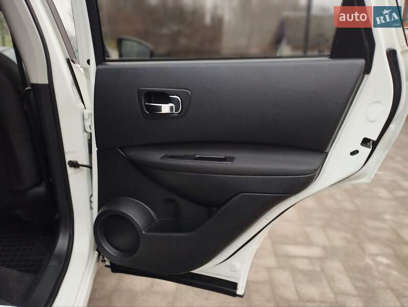 Внедорожник / Кроссовер Nissan Qashqai 2010 в Кременце