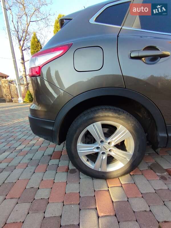 Позашляховик / Кросовер Nissan Qashqai 2015 в Львові