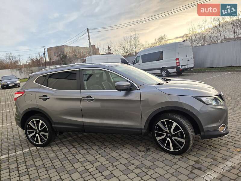 Внедорожник / Кроссовер Nissan Qashqai 2017 в Ивано-Франковске