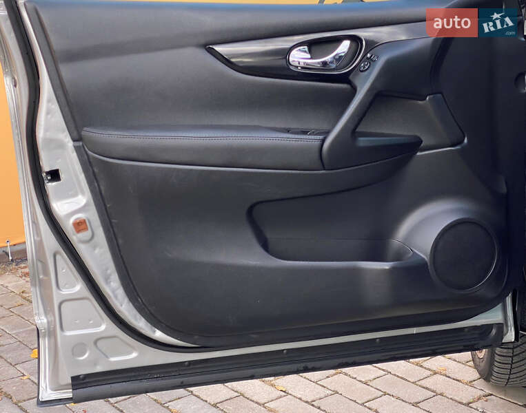 Внедорожник / Кроссовер Nissan Qashqai 2016 в Ровно