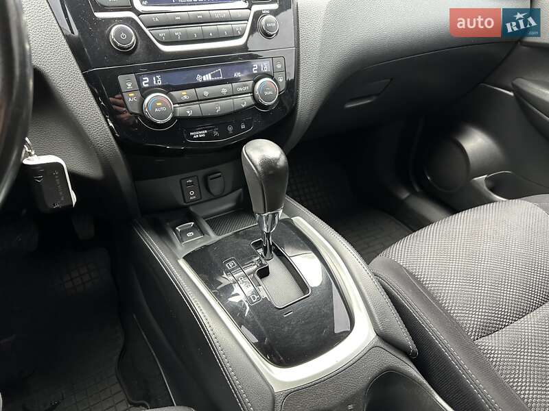 Внедорожник / Кроссовер Nissan Qashqai 2017 в Харькове