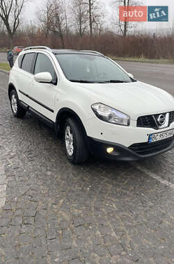 Позашляховик / Кросовер Nissan Qashqai 2012 в Золочеві