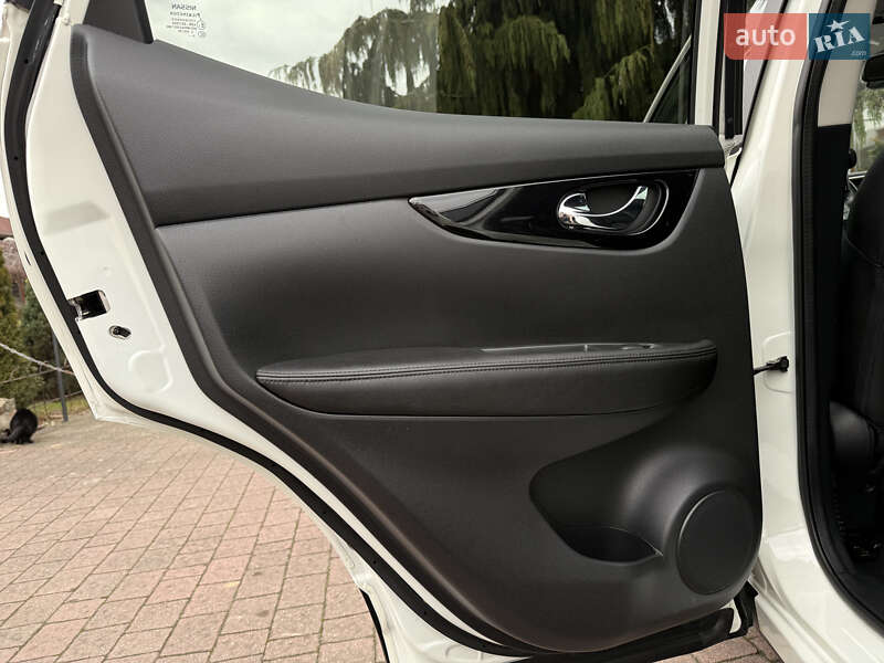 Позашляховик / Кросовер Nissan Qashqai 2015 в Стрию