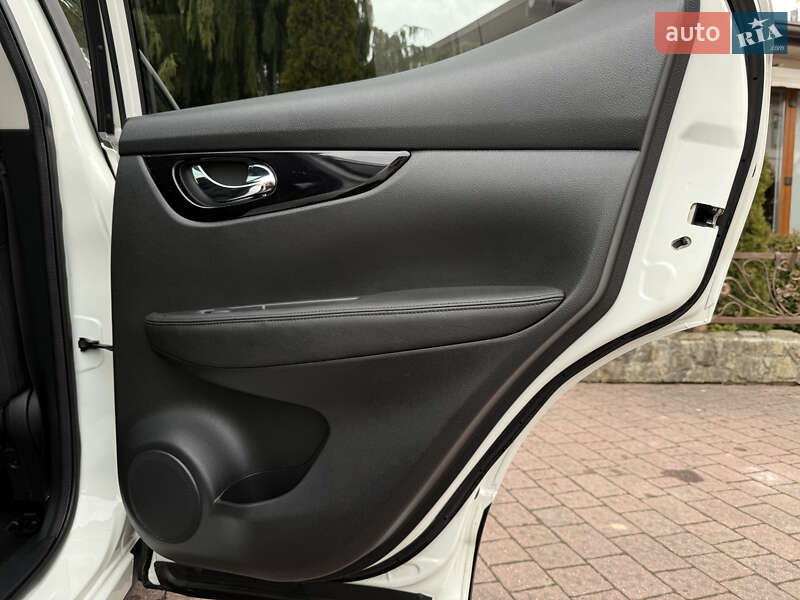 Позашляховик / Кросовер Nissan Qashqai 2015 в Стрию